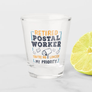 Verre A Shot Travailleur Postal à la Retraite Plus Ma Priorité