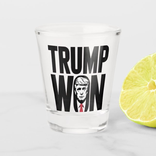 Verre A Shot Trump remporte Trump Vance pour le discours du pré (Devant)