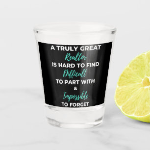 Verre A Shot Un Vraiment Grand Réaltor Est Difficile À Trouver