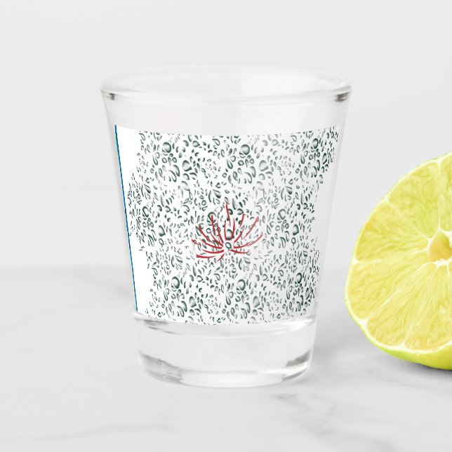 Verre A Shot une fleur rouge sur un arrière - plan noir (Devant)