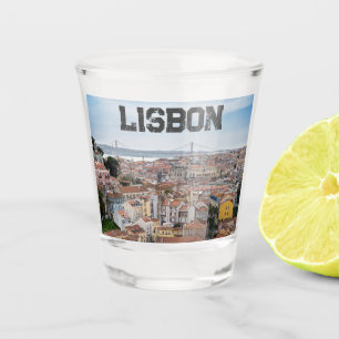 Verre A Shot Vue sur la vieille ville de Lisbonne et le pont du