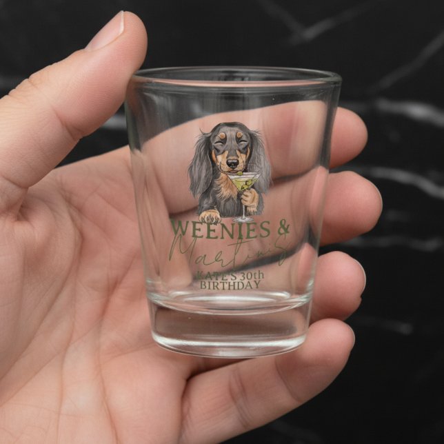 Verre A Shot Weenies tirés à la main et Martinis Dachshund (Celebrate with this Hand Drawn Weenies and Martinis Dachshund Shot Glass! )