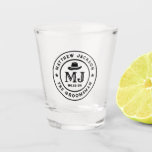 Verre A Shot Western Cowboy Logo Vintage Monogramme Groomsmen<br><div class="desc">Cadeaux personnalisés pour les groomsmen avec thème western cowboy. Décoré de casquette de cowboy avec police vintage occidentale. Le texte et la couleur sont modifiables à l'aide de l'outil de conception pour s'adapter à votre occasion. Obtenez ce cadeau de personnaliser pour les mariages, les célibataires, les fiançailles ou toute autre...</div>