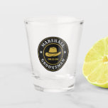 Verre A Shot Western Cowboy Rustic Logo Groomsmen personnalisé<br><div class="desc">Cadeaux personnalisés pour les groomsmen avec thème western cowboy. Décoré de casquette de cowboy avec police vintage occidentale. Le texte et la couleur sont modifiables à l'aide de l'outil de conception pour s'adapter à votre occasion. Obtenez ce cadeau de personnaliser pour les mariages, les célibataires, les fiançailles ou toute autre...</div>