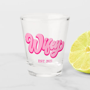 Verre A Shot Wifey Est Rose Retro. Année fiancée de mariée