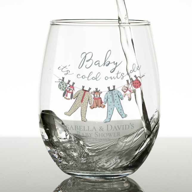 Verre À Vin Sans Pied Bébé son Baby shower froid à l'extérieur de l'hive (Cute Gender Neutral Winter Baby Christmas Baby it's cold outside Baby Shower Wine Glass. Typography)