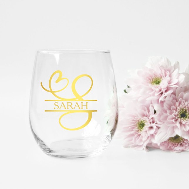 Verre À Vin Sans Pied Cadeau de demoiselle d'honneur à monogramme lettre (stemless wine glass for a bridesmaid gift that has a gold split S monogram and customized with name)