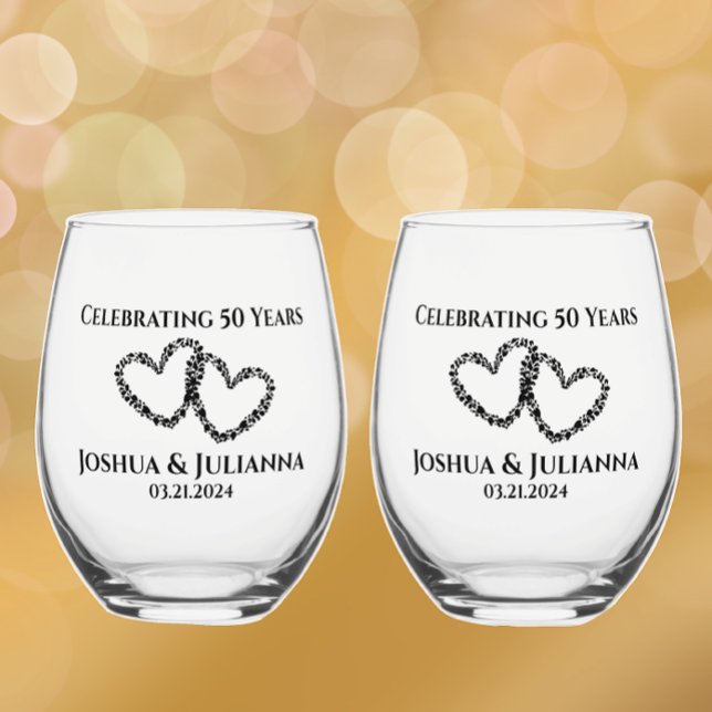 Verre À Vin Sans Pied Couples Nom 50e Anniversaire Cadeau Coeur original (Personalized 50th Anniversary gift. Modern romantic hearts custom stylish script for keepsake gift.)