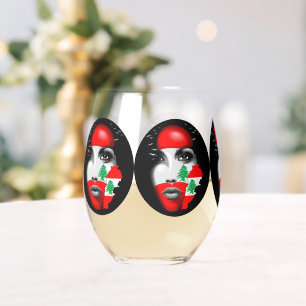 Verre À Vin Sans Pied Drapeau et carte du Liban sur le visage de la fill
