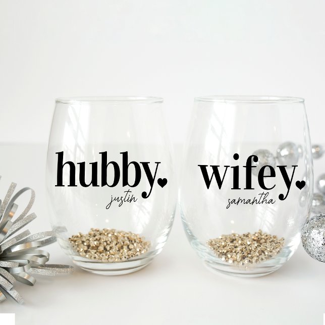 Verre À Vin Sans Pied Hubby & Wifey | Nom personnalisé Nouveaux mariés (Créateur téléchargé)