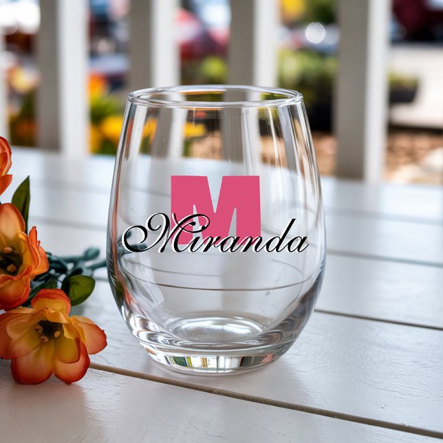 Verre À Vin Sans Pied Initiale de canneberge et nom noir | Moderne  (Créateur téléchargé)