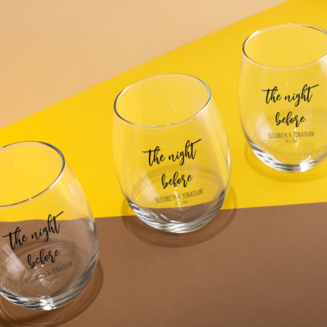 Verre À Vin Sans Pied La Nuit Avant Le Dîner De La Répétition Mariage (Créateur téléchargé)