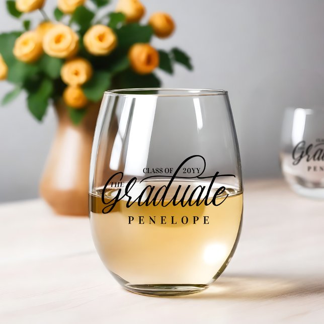 Verre À Vin Sans Pied Le Graduate Modern Script Classe de 2024 Grad Name (The Graduate Modern Script Class of 2024 Grad Name Stemless Wine Glass)
