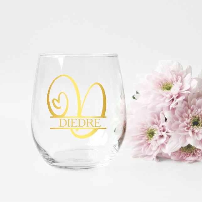 Verre À Vin Sans Pied Lettre D Monogramme Cadeau de demoiselle d'honneur (stemless wine glass for a bridesmaid gift that has a gold split d monogram and customized with name)
