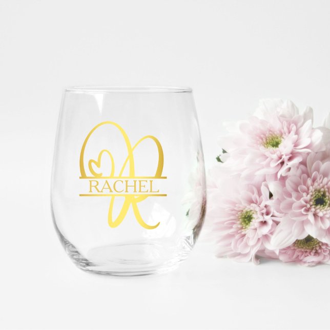 Verre À Vin Sans Pied Lettre R Monogramme Cadeau de demoiselle d'honneur (stemless wine glass for a bridesmaid gift that has a gold split r monogram and customized with name)