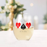 Verre À Vin Sans Pied Logo Monogramme de la fête de mariage de Las Vegas<br><div class="desc">Logo Monogrammé de la fête de mariage Las Vegas Verre de vin sans pierre. Servez vos boissons avec style. Verre à boire classique personnalisé avec initiales de mariée et mariée. Lunettes de boisson uniques pour le mariage de destination amusante dans la ville de Sin. Modifiez la quantité pour obtenir le...</div>
