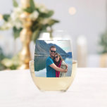 Verre À Vin Sans Pied Photo personnalisée personnalisée personnalisée pe<br><div class="desc">Votre photo de couple préférée met en évidence l'avant et l'arrière de ce verre de vin sans tige. Personnalisé à l'avant et à l'arrière avec votre texte personnalisé.</div>