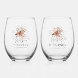 Verre À Vin Sans Pied Rustic Terracotta Florals M. Mme Nom Date Mariage<br><div class="desc">Rustic Terracotta Florals Newlyweds M. Mme Nom Date Mariage. Avec une calligraphie stylisée pour Mr et Mrs et personnalisez facilement chaque verre avec le nom et la date mariage. Un bouquet de fleurs et d'herbes dans les nuances automnales de terre cuite et crème est de chaque côté.</div>