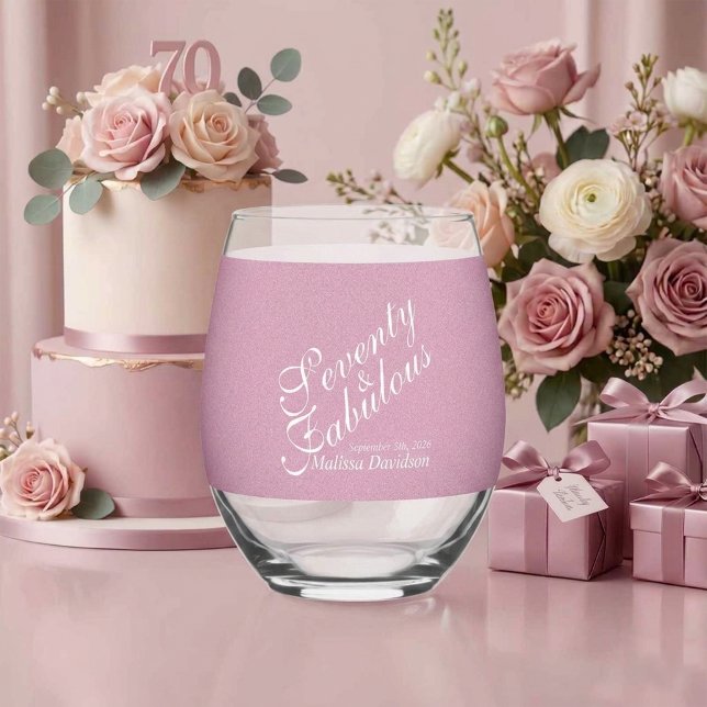 Verre À Vin Sans Pied Soixante-dix et Fabuleux Emblème de Script Paillet (Seventy and Fabulous Pink Glitter Script Emblem Stemless Wine Glass)