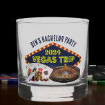Verre À Whisky Bachelor Party sur mesure Las Vegas Trip Casino<br><div class="desc">Customisez vos propres lunettes de whisky pour une escapade à Las Vegas. Un verre de gardien personnalisé cool avec des éléments de casinos de jeu tels qu'un jeu de cartes,  des jetons de poker,  et roulette roue avec Vegas Trip en script jaune. Des cadeaux amusants pour votre groupe.</div>