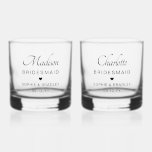Verre À Whisky Bridesmaid Personnalisé Nom Personnalisé Mariage<br><div class="desc">Bridesmaid Personnalisé Nom de la fête de mariage Wiskey Glass Rocks Glass présente le nom de votre servante d'honneur avec les noms du couple de mariées et la date du mariage accentuée d'un petit coeur d'amour. Sur mesure pour vos demoiselles d'honneur. Faites un cadeau ou une faveur de mariage fabuleux....</div>