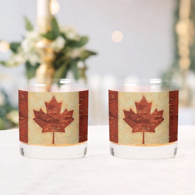 Verre À Whisky Drapeau Canadien Sur L'Écorce De Birch Intérieur (Insitu (Mariage))