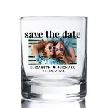 Verre À Whisky Mariage photo moderne Enregistrer la date<br><div class="desc">Un amusant unique enregistrer la date pour votre journée spéciale,  ce verre de whisky personnalisé dispose "enregistrer la date" en gras typographie moderne au-dessus de votre photo,  vos prénoms unis par un coeur et votre date mariage en simple typographie.</div>