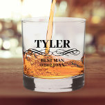 Verre À Whisky Meilleure proposition d'homme Stylish Nom personna<br><div class="desc">Vous cherchez un moyen unique de demander à votre ami d'être votre meilleur homme ? Découvrez nos verres de whisky personnalisés ! Ajoutez le nom, la date et le rôle pour créer un cadeau vraiment spécial. Notre design élégant, classique et moderne est parfait pour n'importe quel thème mariage. Ces lunettes...</div>