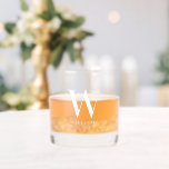 Verre À Whisky Script tendance Nom personnalisé Mariage Bridesmai<br><div class="desc">Célébrez le grand jour de votre fille avec ces ensembles de besties mousseuses, personnalisées avec vos noms dans un script branché comme des mini-oeuvres d'art. Chaque sip chuchote "Cheers à éternité amitiés & heureux jamais après! Parfait comme propositions de demoiselles d'honneur, fêtes de bachelorette, cadeaux de mariage assortis pour mariée...</div>