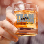 Verre À Whisky Team Groom Père Du Mariage Nom Black Grey<br><div class="desc">Le design en verre de whisky sur mesure pour votre enterrement de vie de garçon est doté de "GROOM TEAM" en gris clair gras. Customisez le nom du Père de la Groom dans un script noir clair arrière - plan transparent. Le titre ou le texte personnalisé est présenté ci-dessous. Toutes...</div>