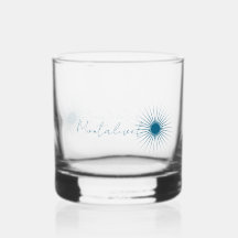 Verre cocktail ou whisky d'une ville vacances 