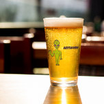 Verre Alien spatial avec soucoupe volante personnalisée<br><div class="desc">Créez un cadeau personnalisé hors du monde. Ce verre à pinte présente des illustrations d'aliens de l'espace vert citron,  une soucoupe volante ou ufo,  des étoiles,  une lune et des planètes et est prêt à être personnalisé avec un nom.</div>