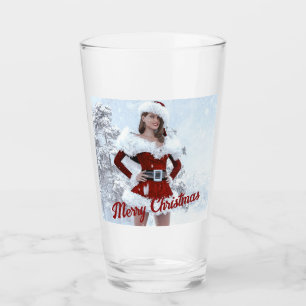 Verre Belle femme de Noël au-dessus de la neige hivernal