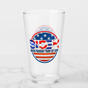 Verre Biden fait à nouveau pleurer le président Trump