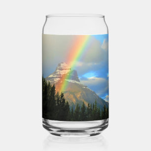Verre Canette Arc-en-ciel et nuages orageux sur une montagne enn