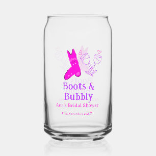 Verre Canette Bottes et bouteille de champagne pétillant enterre