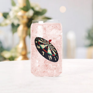 Verre Canette Fléchette dans le mille sur le jeu de fléchettes,
