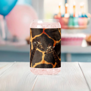 Verre Canette "Girafes Exotiques : Sur une toile à motif girafe"