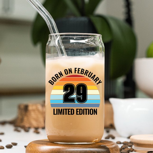 Verre Canette Jour bissextile Anniversaire 29 février Année biss (Celebrate Leap Day with our unique drinking glass, a reminder of special moments every four years.)