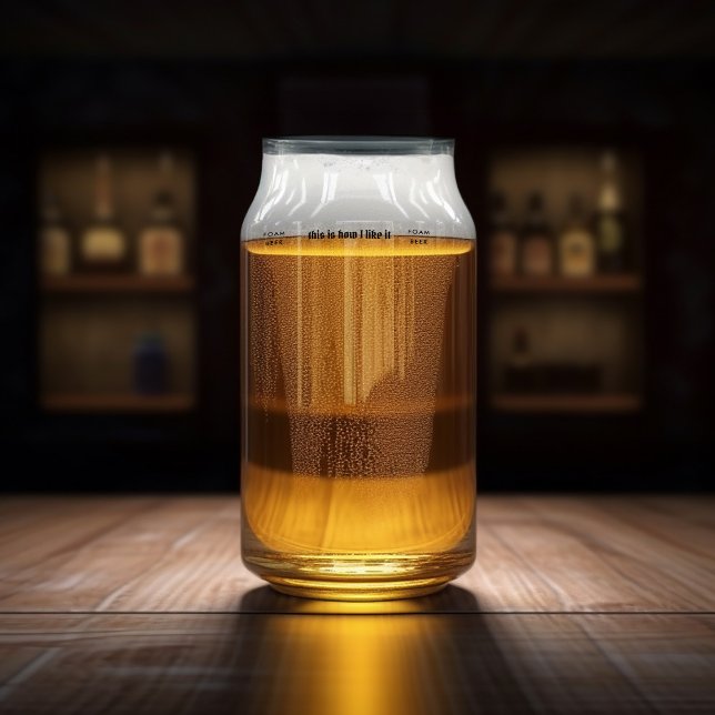 Verre Canette La mousse de bière Ideal Pour - C'est comme ça que (transparent glass in the shape of a can, filled with beer and with a measure for ideal pour of foam)