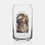 Verre Canette Mariage d'arche photo moderne Keepsaké Fiançailles<br><div class="desc">Célébrez l'union joyeuse de vos proches avec ce souvenir cadeau fiançailles mariage, avec une photo personnalisée du couple heureux que vous pouvez remplacer par votre photo. Ce trésor intemporel capte magnifiquement leur amour, en leur rappelant profondément leur journée spéciale. Parfait pour l’exposition sur un manteau, une étagère ou une table...</div>