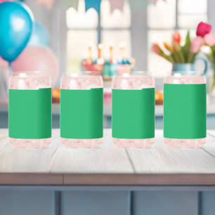 Verre Canette un arrière - plan vert avec une bordure blanche