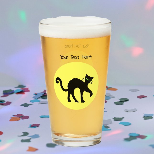 Verre Chat noir éffrayant Arrière Pleine Lune Jaune (Black Cat arched back green eyes against full yellow moon on glass drink tumbler.)