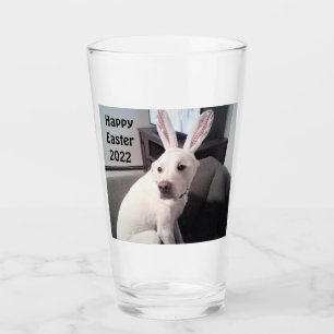 Verre Chien blanc mignon portant des oreilles de lapin d