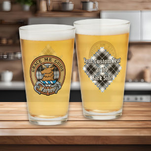 Verre Clan Forbes Crest sur la robe Tartan