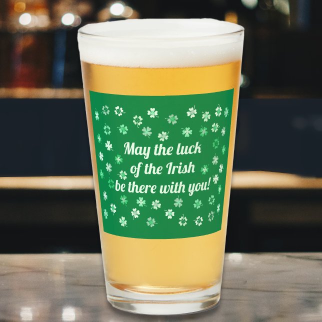 Verre Clovers à 4 feuilles shamrock - Vert clair à vert  (Shamrocks 4-leafed clovers - Light to Dark Greens  Beer or Lemonade Glass by Leapfroglisics Shop)