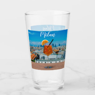 Verre Cocktail Spritz sur une table avec vue sur Milan