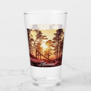 Verre Coucher de soleil sur chemin en bois dans la pinèd