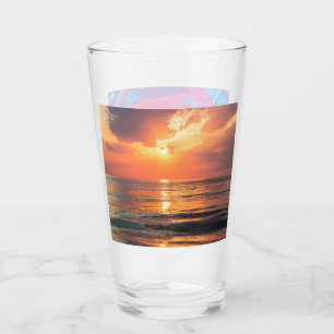 Verre coucher de soleil sur l'eau