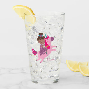 Verre Cute Brunette Haired Girl équitation sur une licor